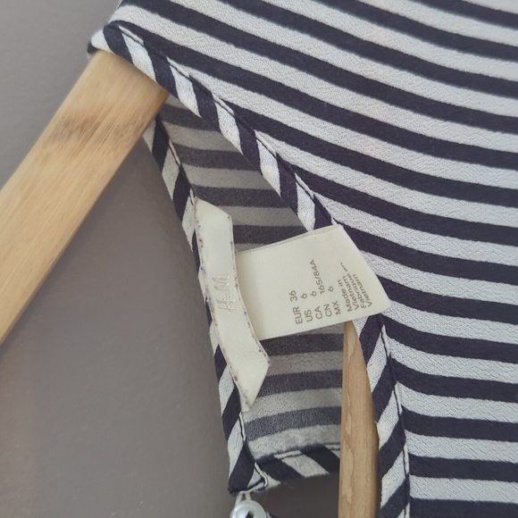 H&M Size 6 Striped Top - Picture 3 of 4